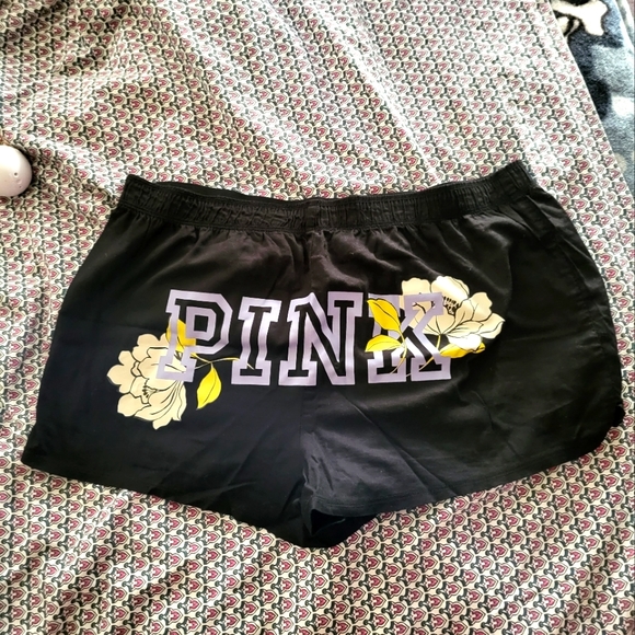 Vs pink floral logo sleep boxy, size xl. - Picture 1 of 6